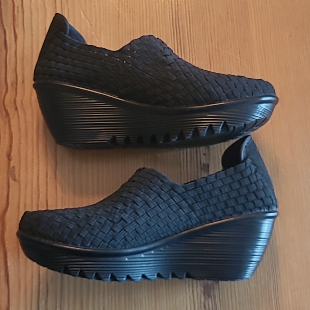 Bernie Mev Black Cleopatra Wedge Size 37 US 6